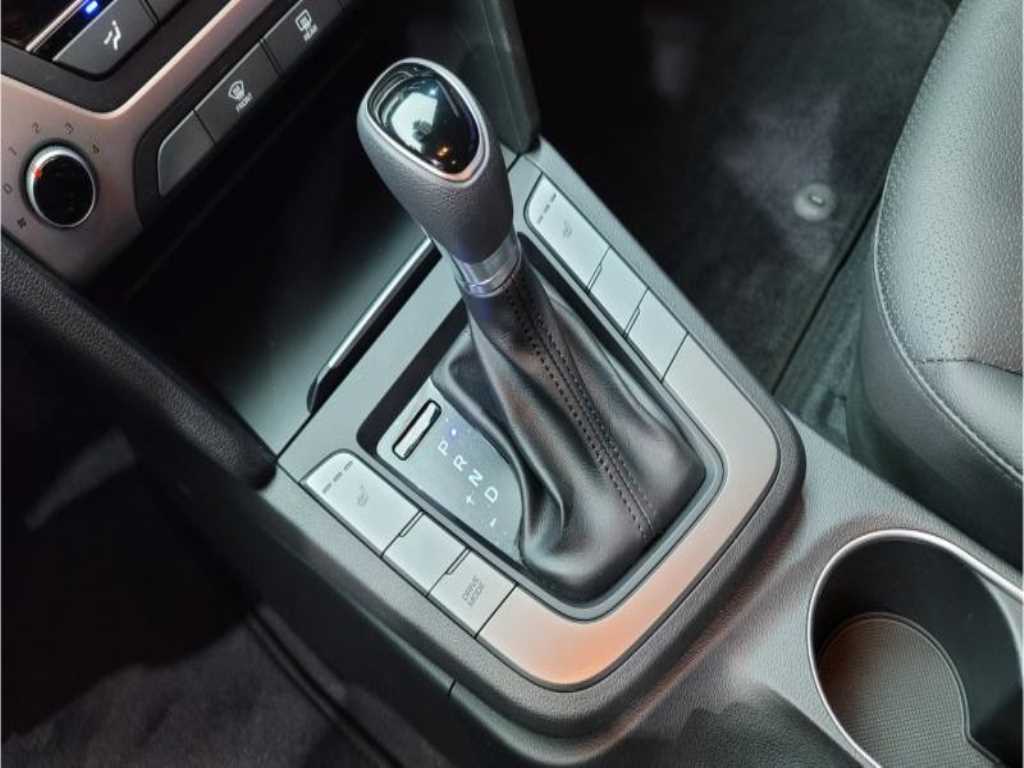 HYUNDAI Avante - Vista 11