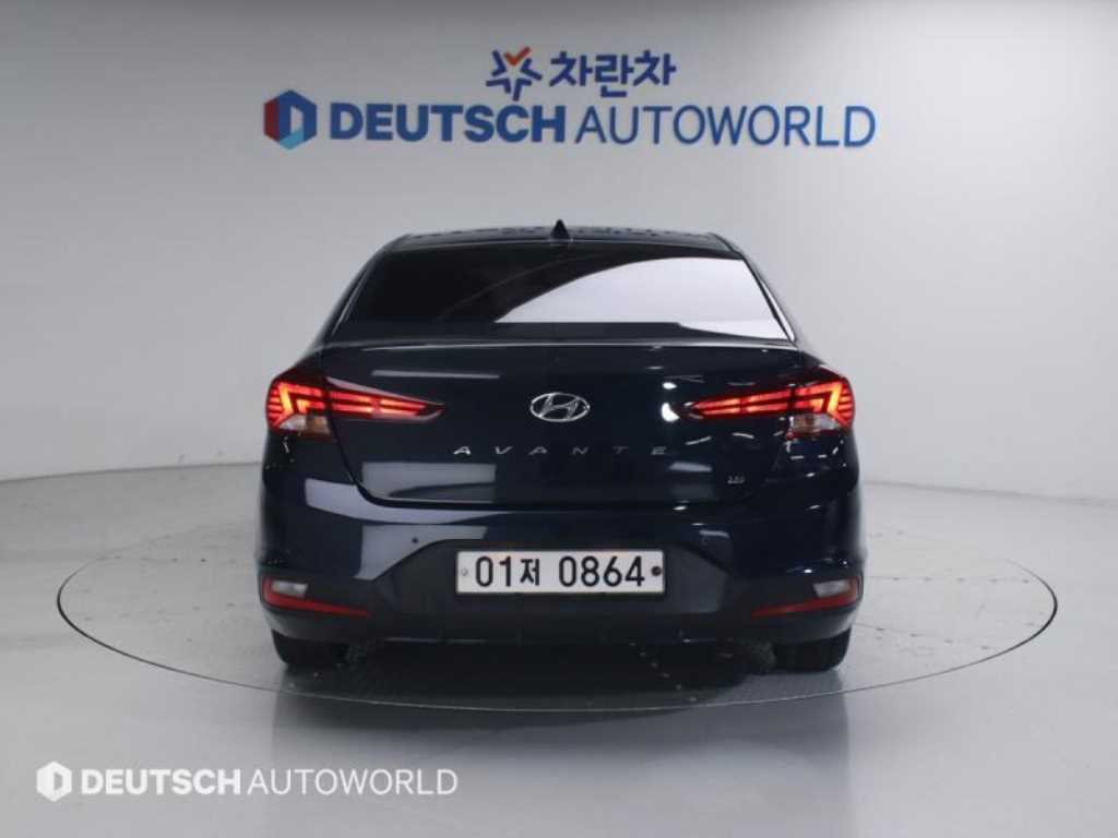 HYUNDAI Avante - Vista 4