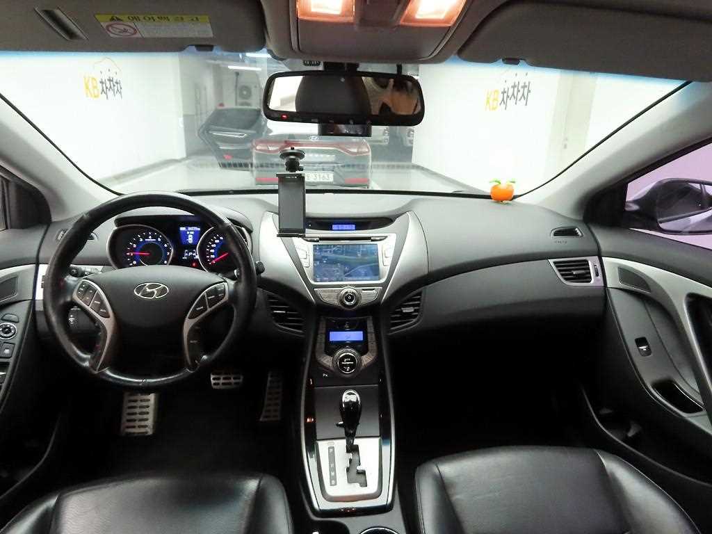 HYUNDAI Avante - Vista 6