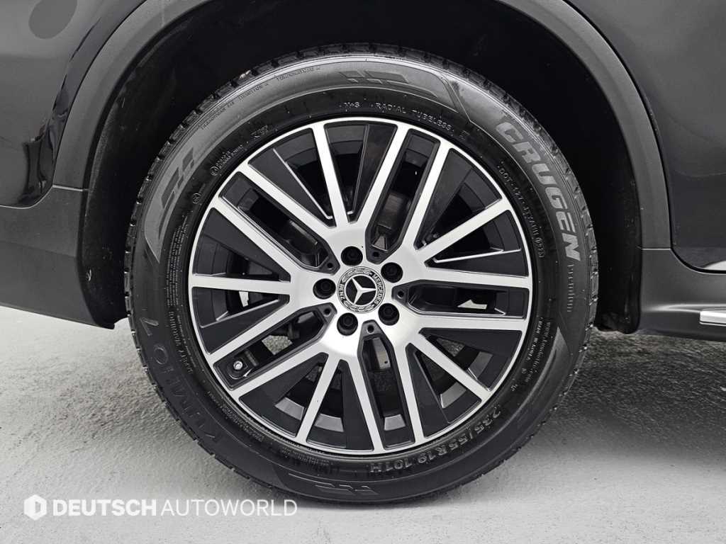 Mercedes Benz GLC Class - Vista 5