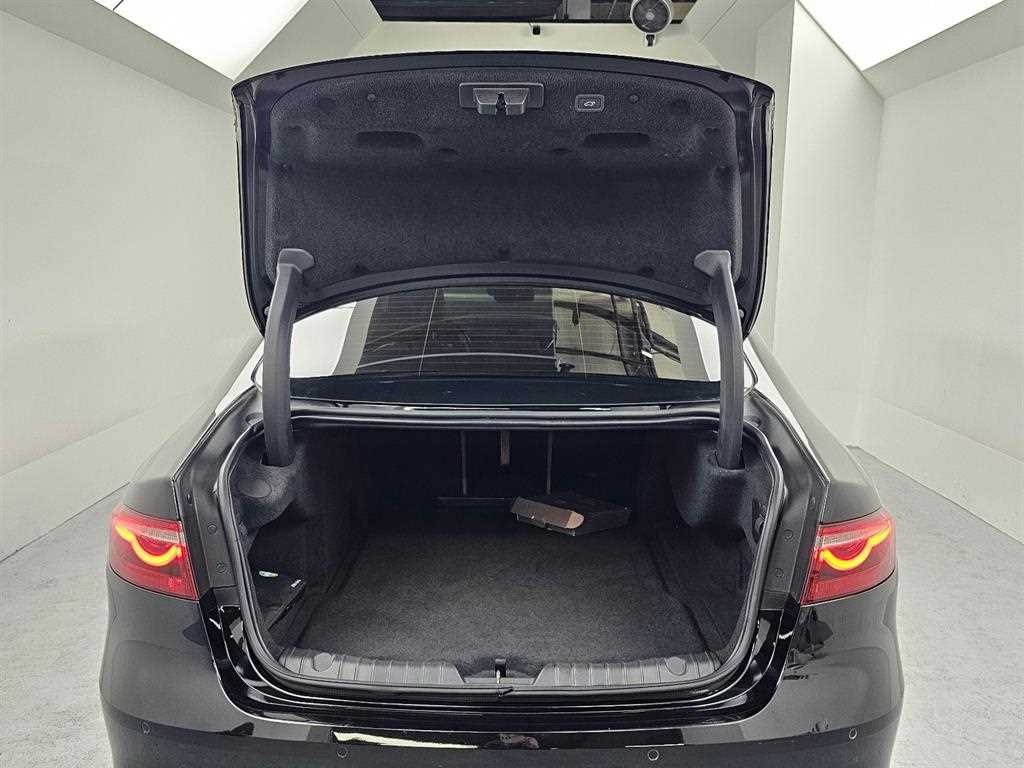 Jaguar XF 2022 Negro - Importación desde Corea - HF Imports Iquique - Foto 19