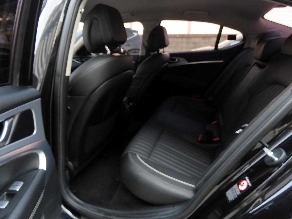 Genesis G70 - Vista 6