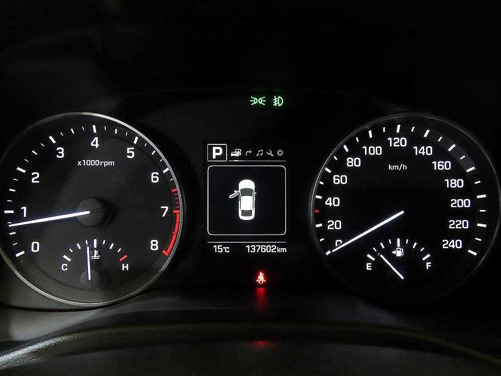 HYUNDAI Avante - Vista 9