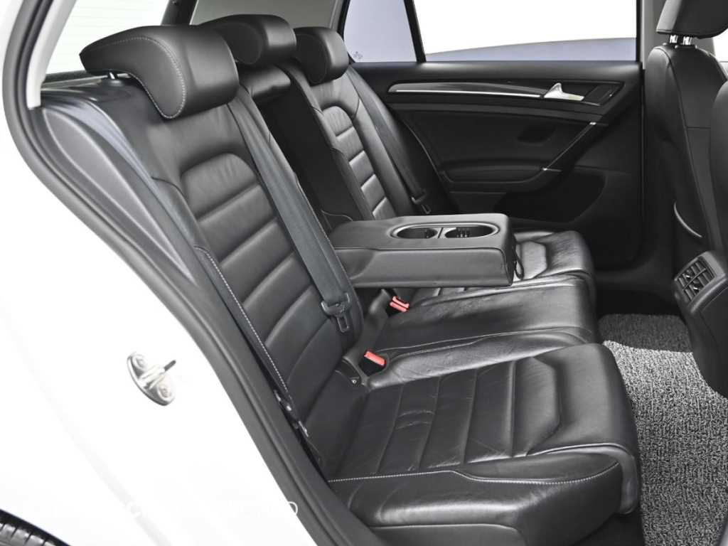 Volkswagen Golf - Vista 12