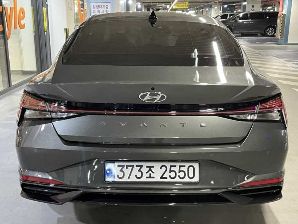 HYUNDAI Avante - Vista 5
