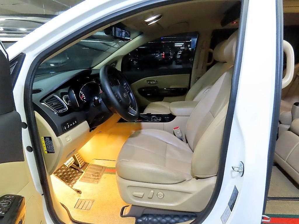 KIA Carnival - Vista 6