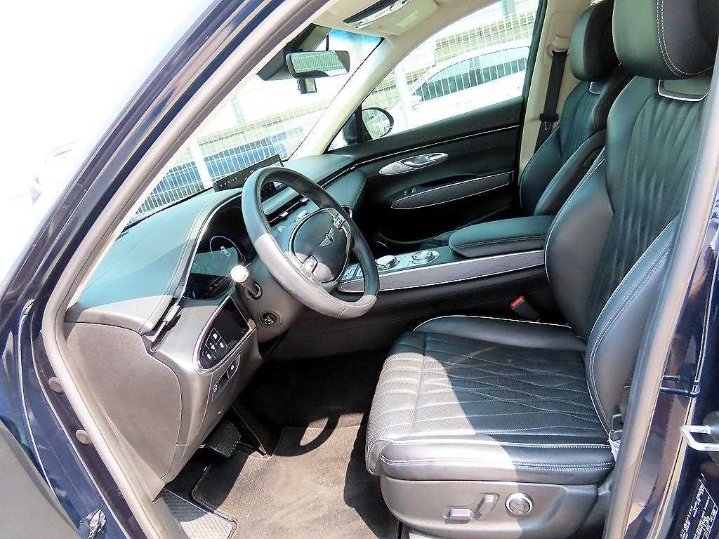 Genesis GV70 - Vista 5