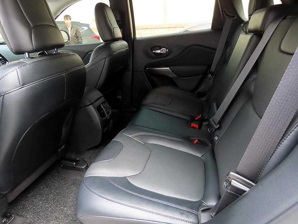 Jeep Cherokee - Vista 6