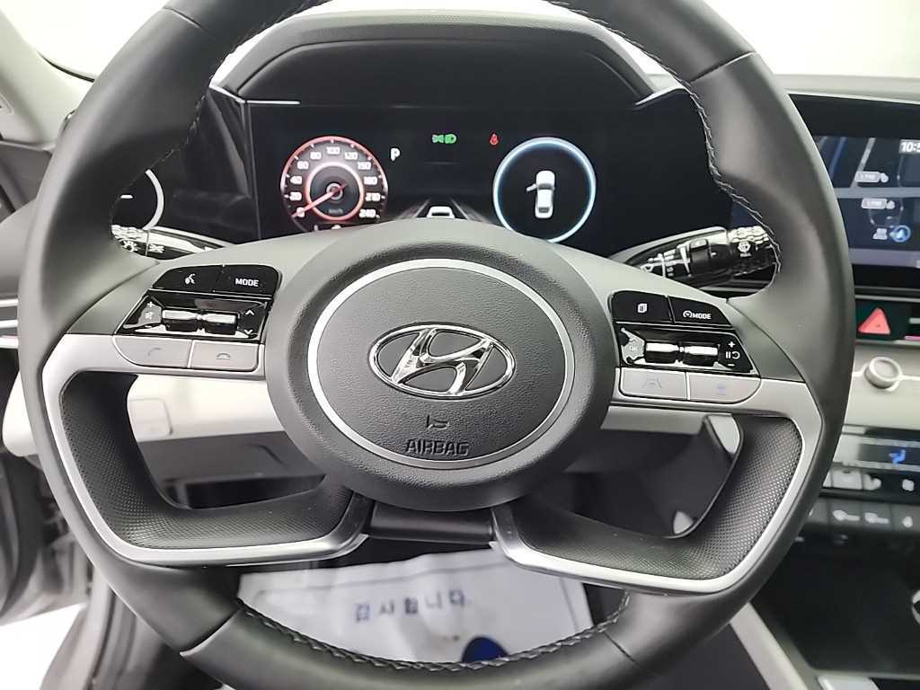 HYUNDAI Avante - Vista 9