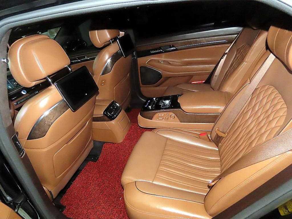 Genesis G90 - Vista 7