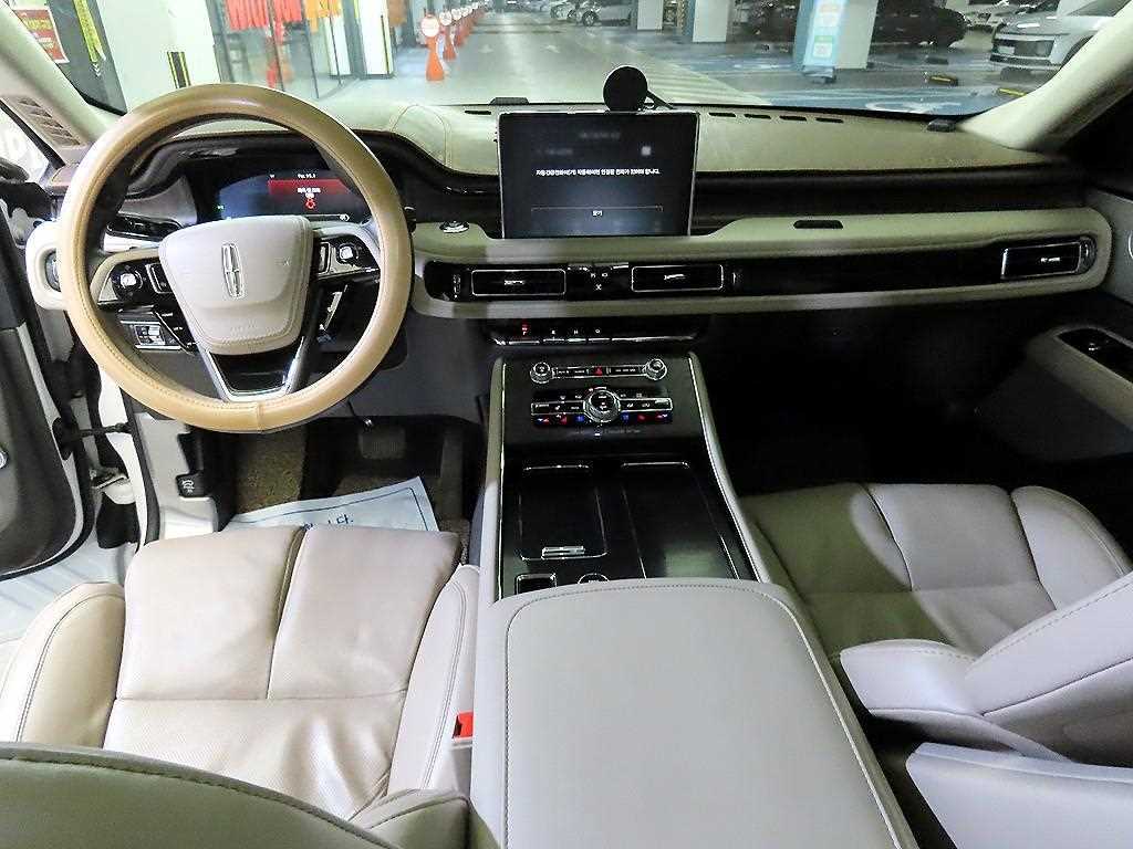 Lincoln Aviator - Vista 10