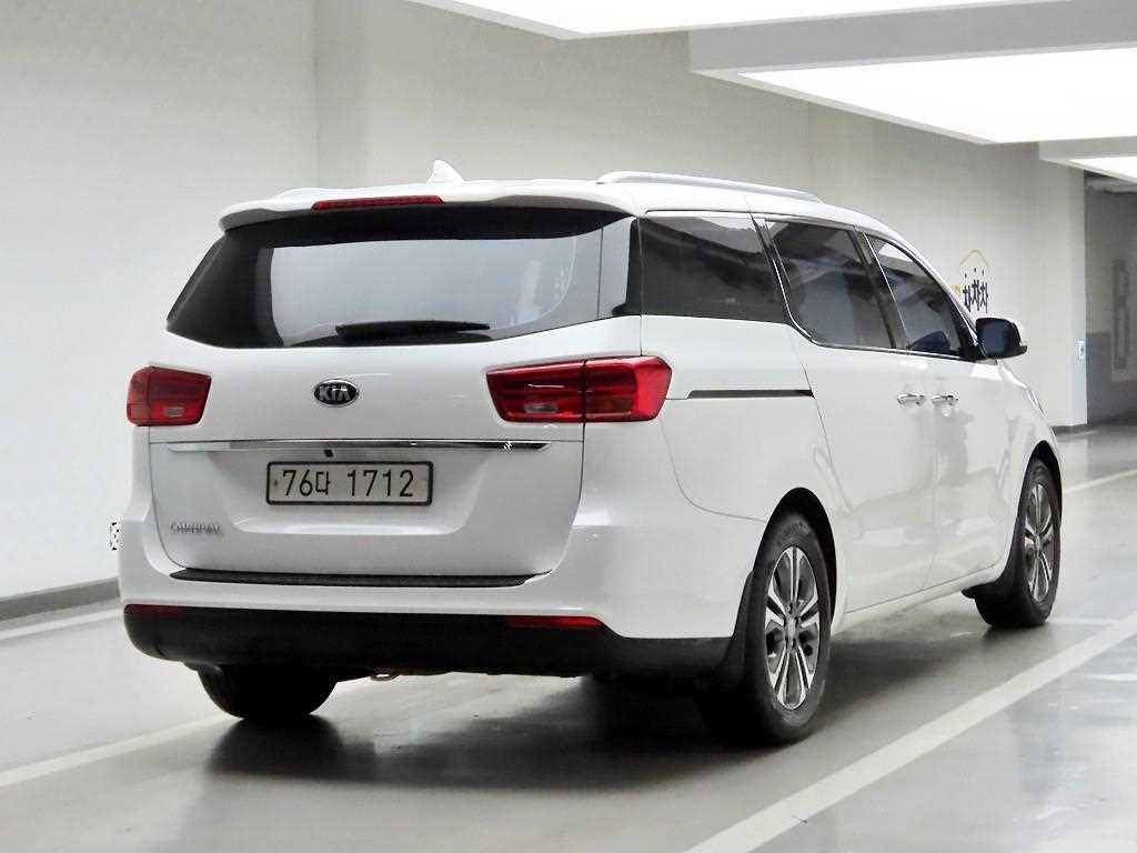 KIA Carnival - Vista 4