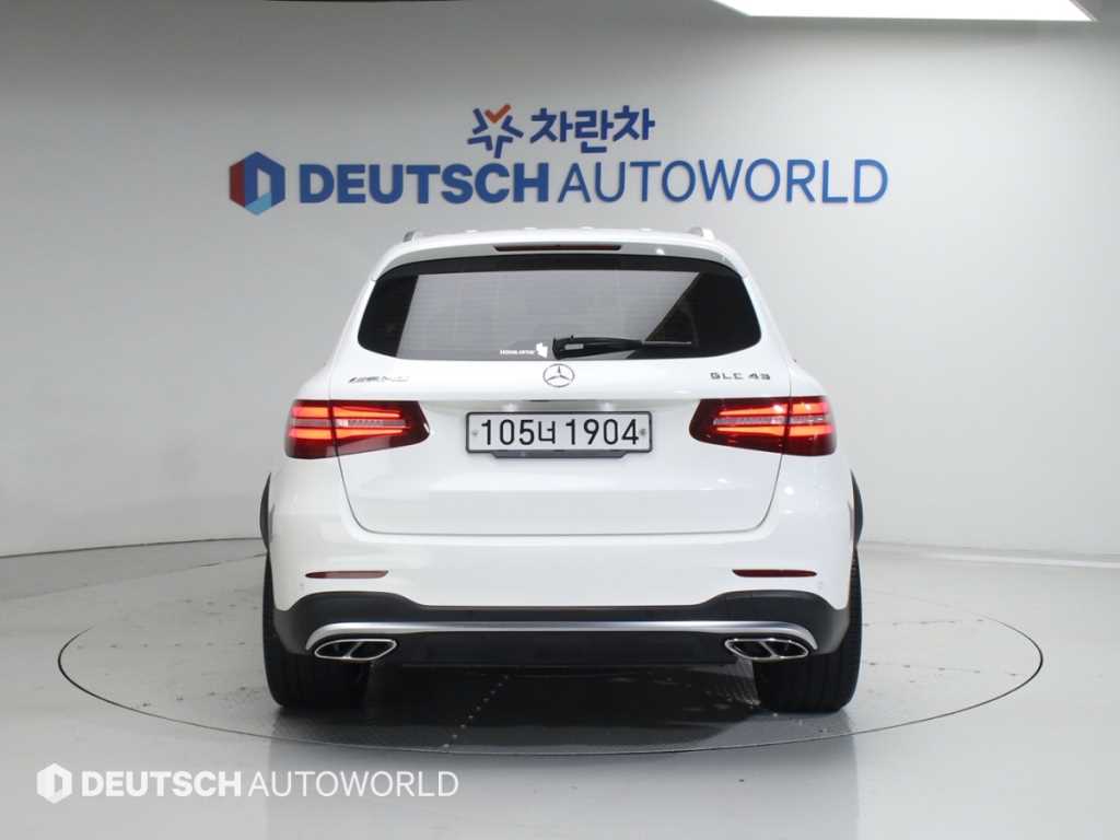 Mercedes Benz GLC Class - Vista 4