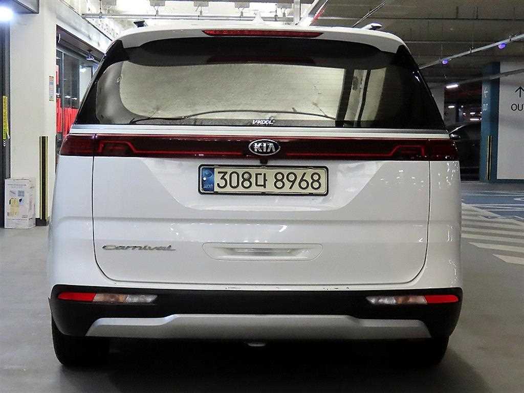 KIA Carnival - Vista 5