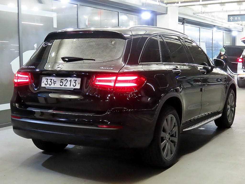 Mercedes Benz GLC Class - Vista 4