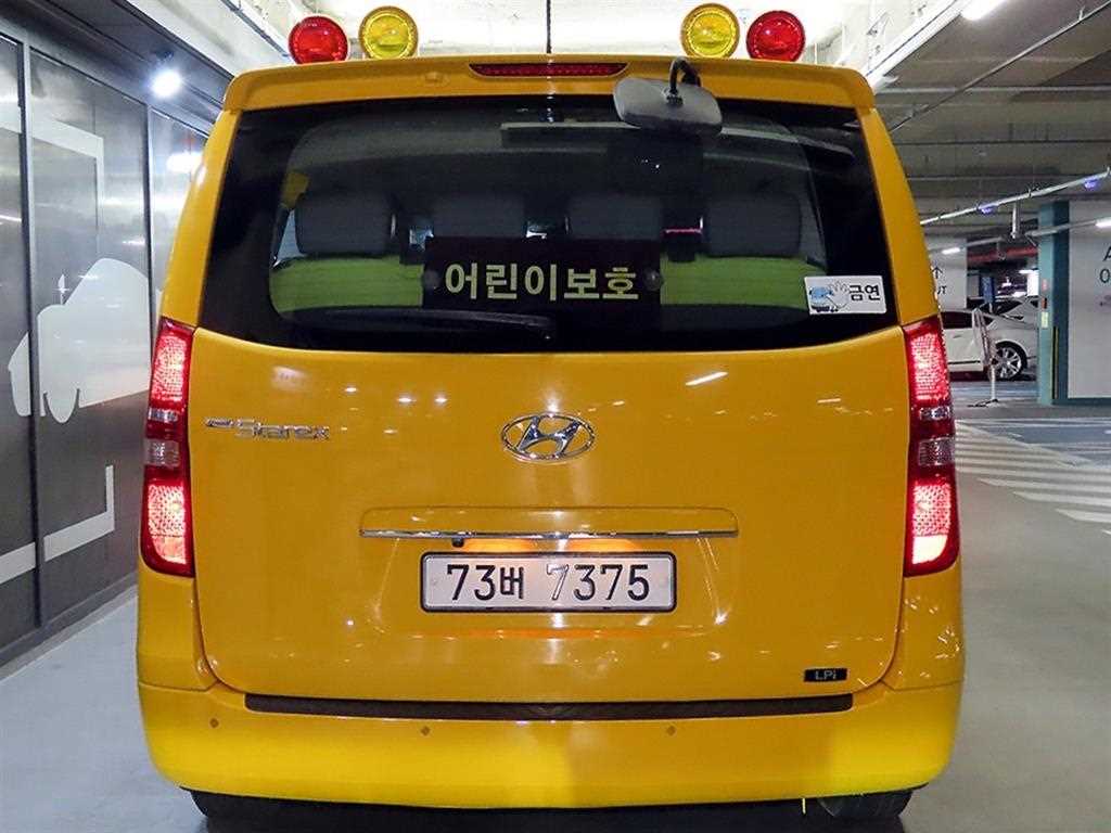 HYUNDAI Starex - Vista 5