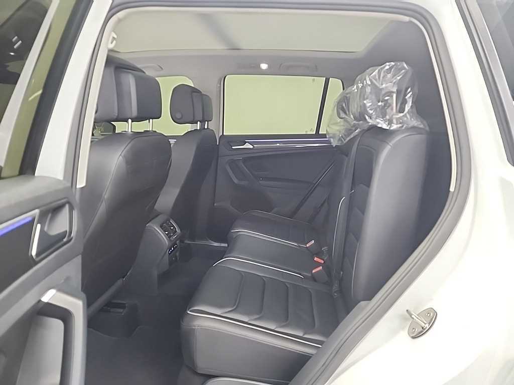 Volkswagen Tiguan - Vista 12