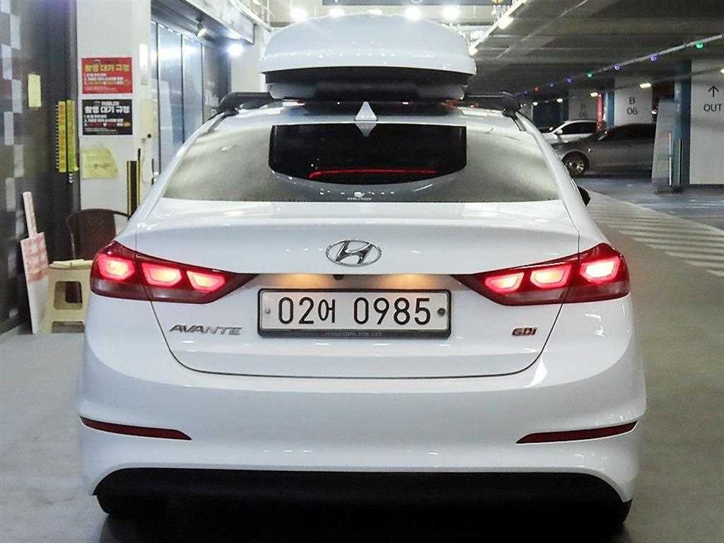 HYUNDAI Avante - Vista 5