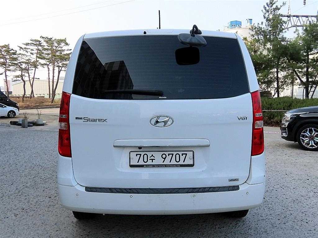 HYUNDAI Starex - Vista 4