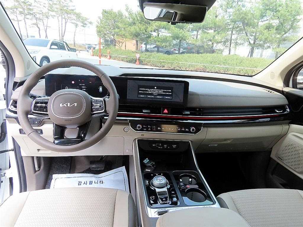 KIA Carnival - Vista 8