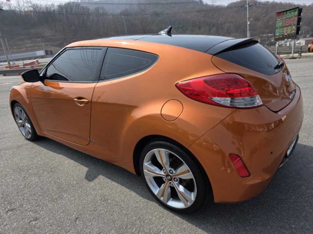 HYUNDAI Veloster - Vista 5