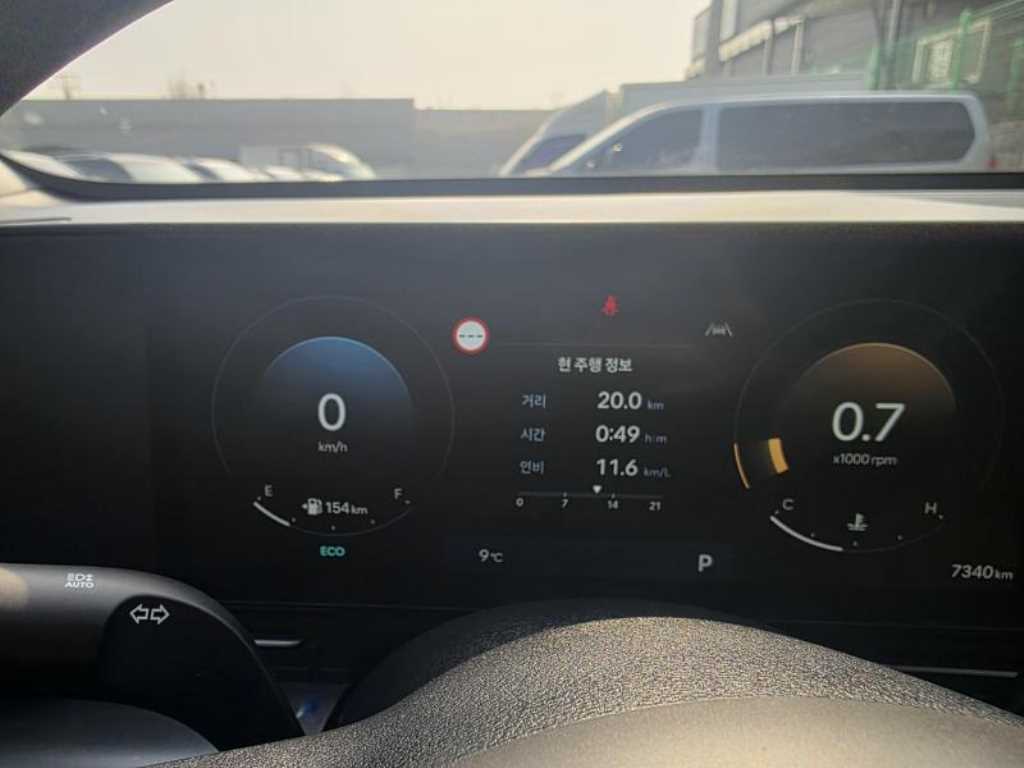 HYUNDAI Kona - Vista 9