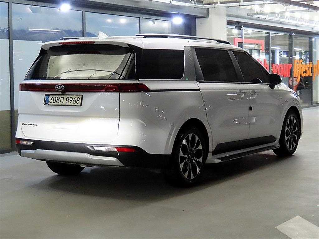 KIA Carnival - Vista 4