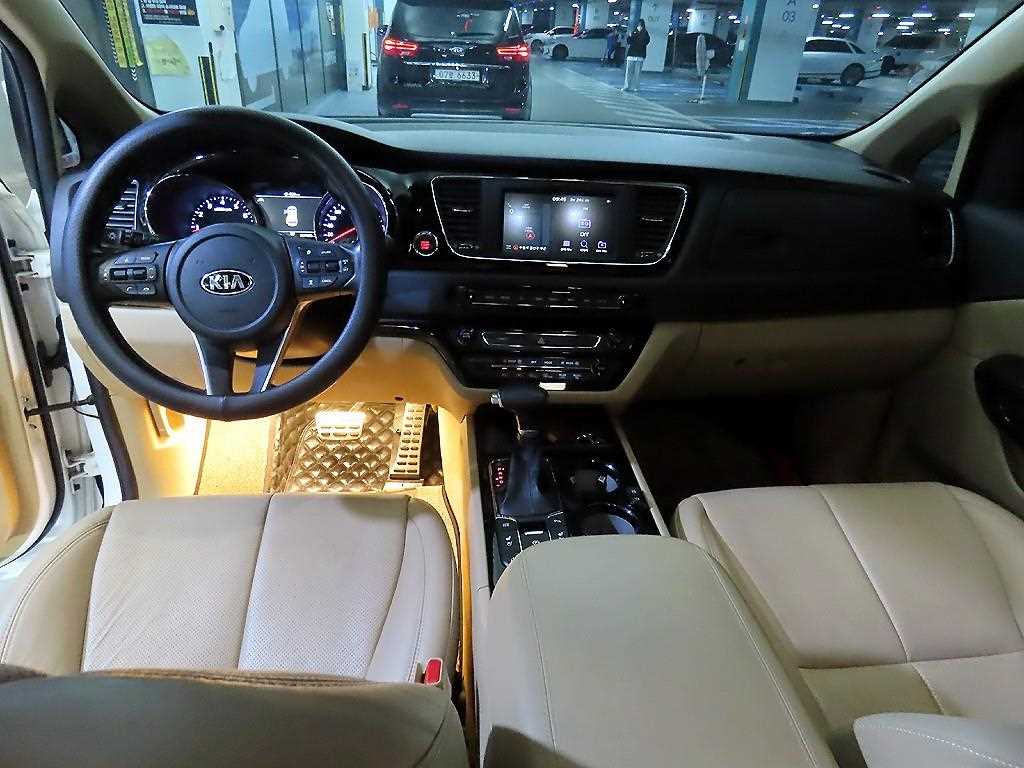 KIA Carnival - Vista 10
