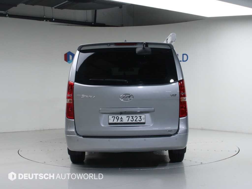 HYUNDAI Starex - Vista 4