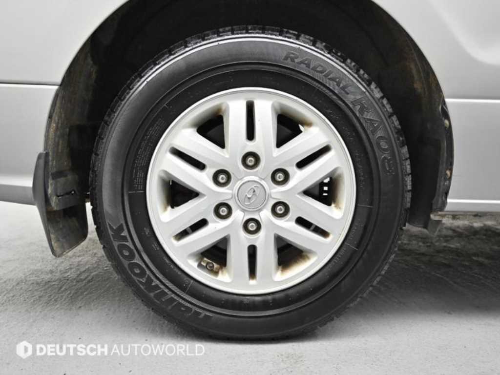 HYUNDAI Starex - Vista 5