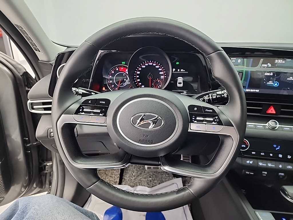 HYUNDAI Avante - Vista 9