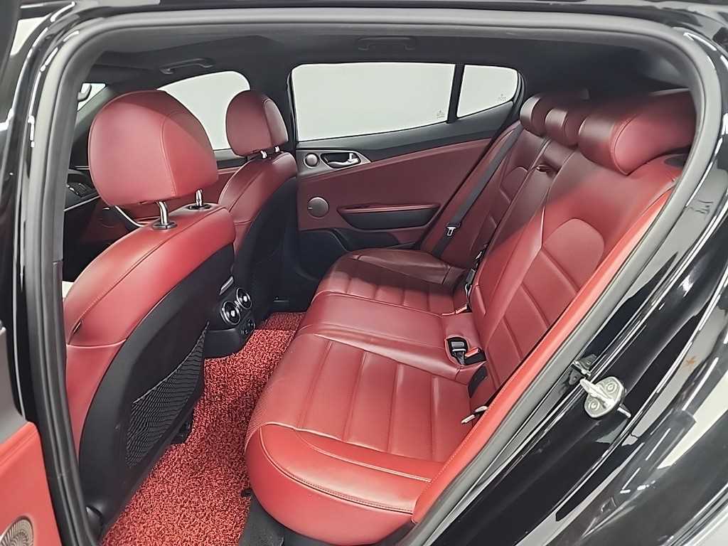 KIA Stinger - Vista 12