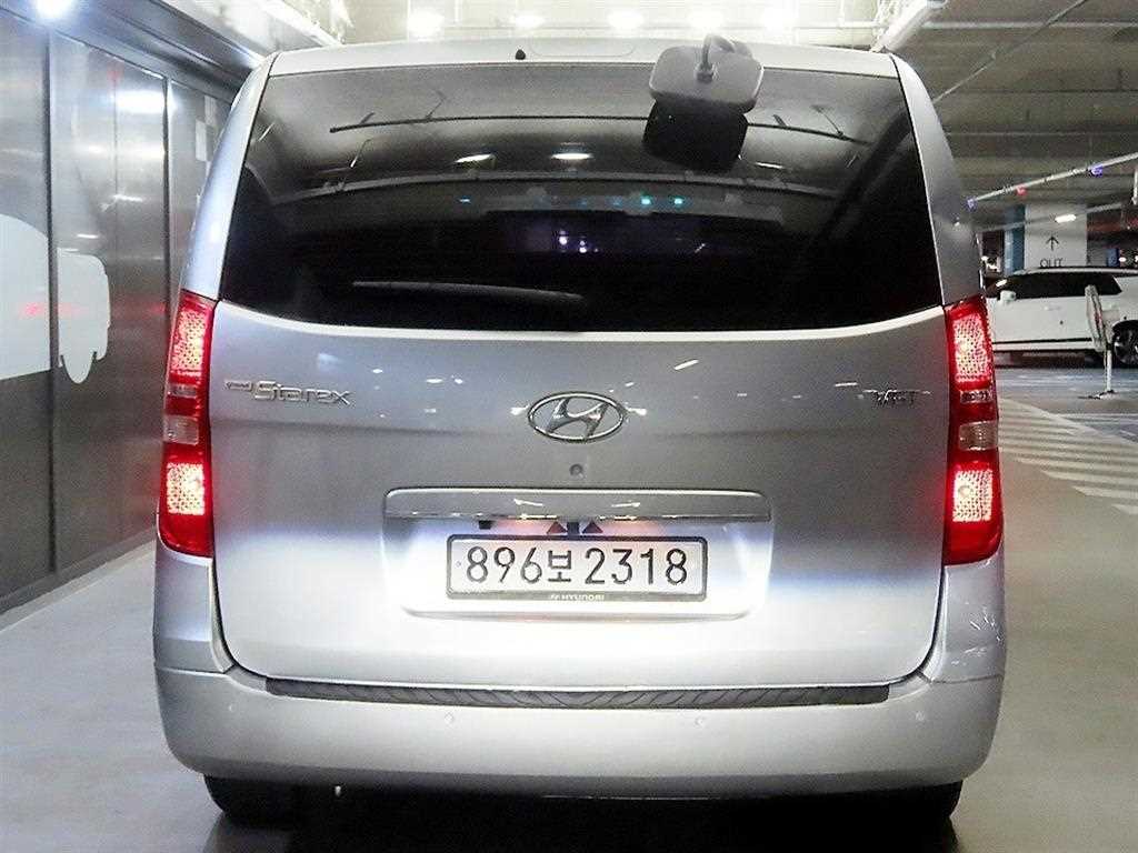 HYUNDAI Starex - Vista 5