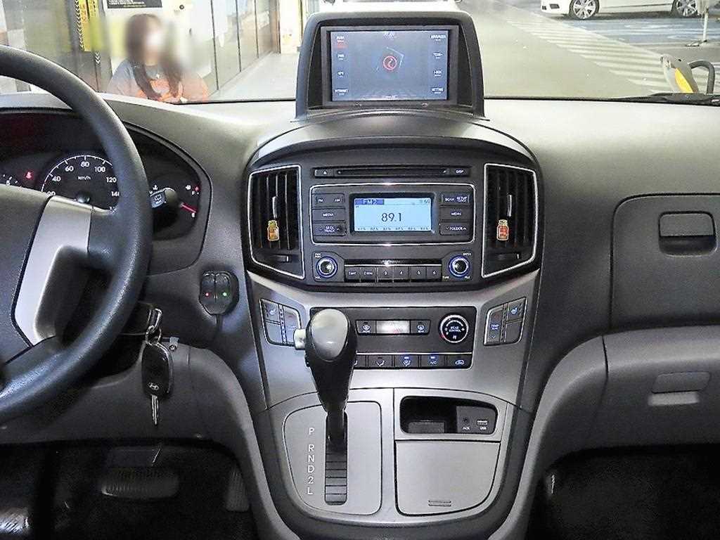 HYUNDAI Starex - Vista 11