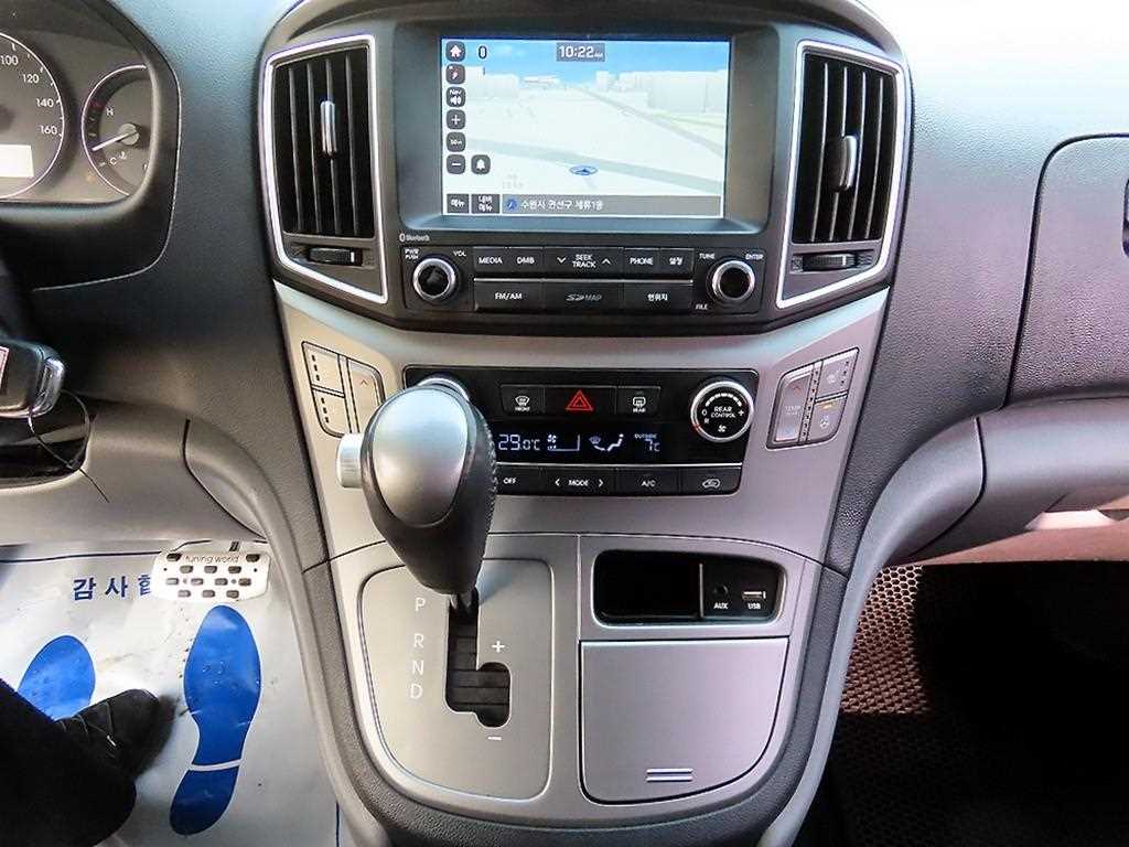 HYUNDAI Starex - Vista 12