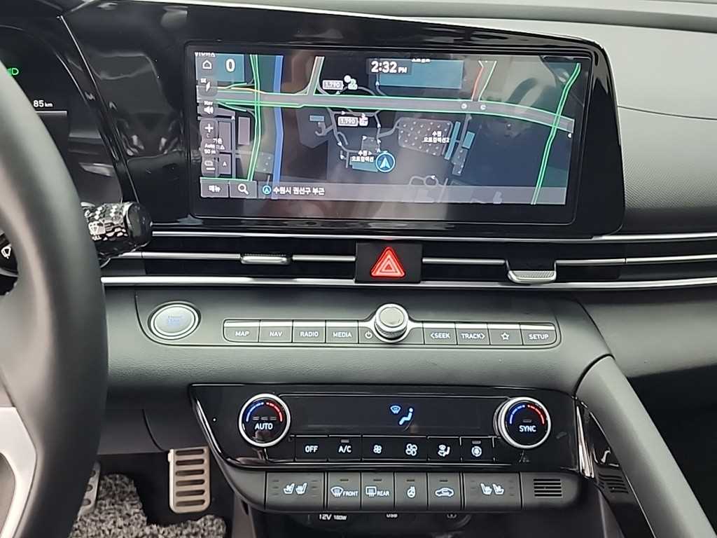 HYUNDAI Avante - Vista 10