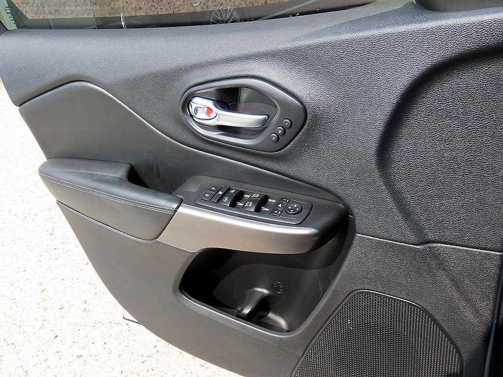 Jeep Cherokee - Vista 11