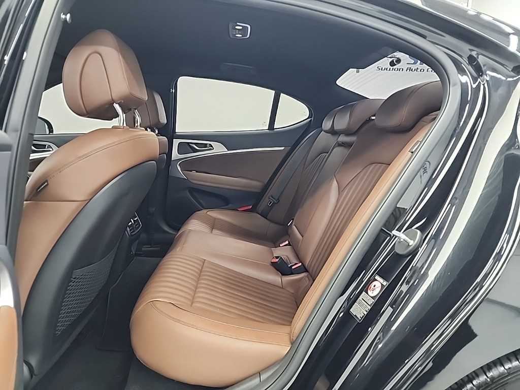 Genesis G70 - Vista 12