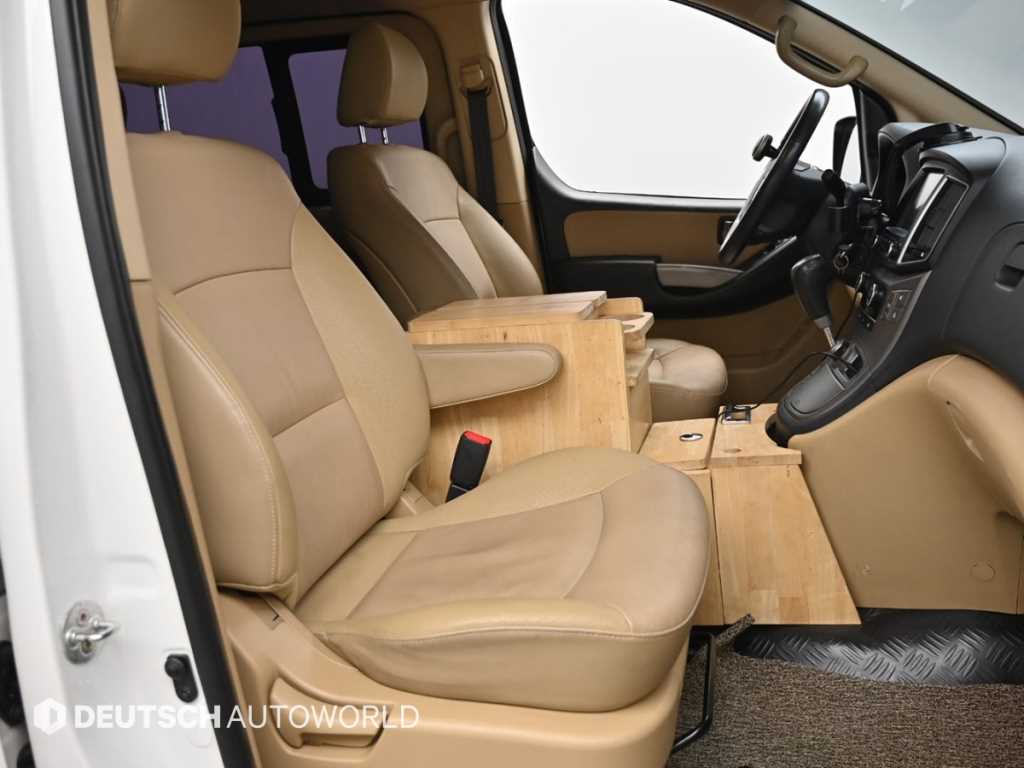 HYUNDAI Starex - Vista 10