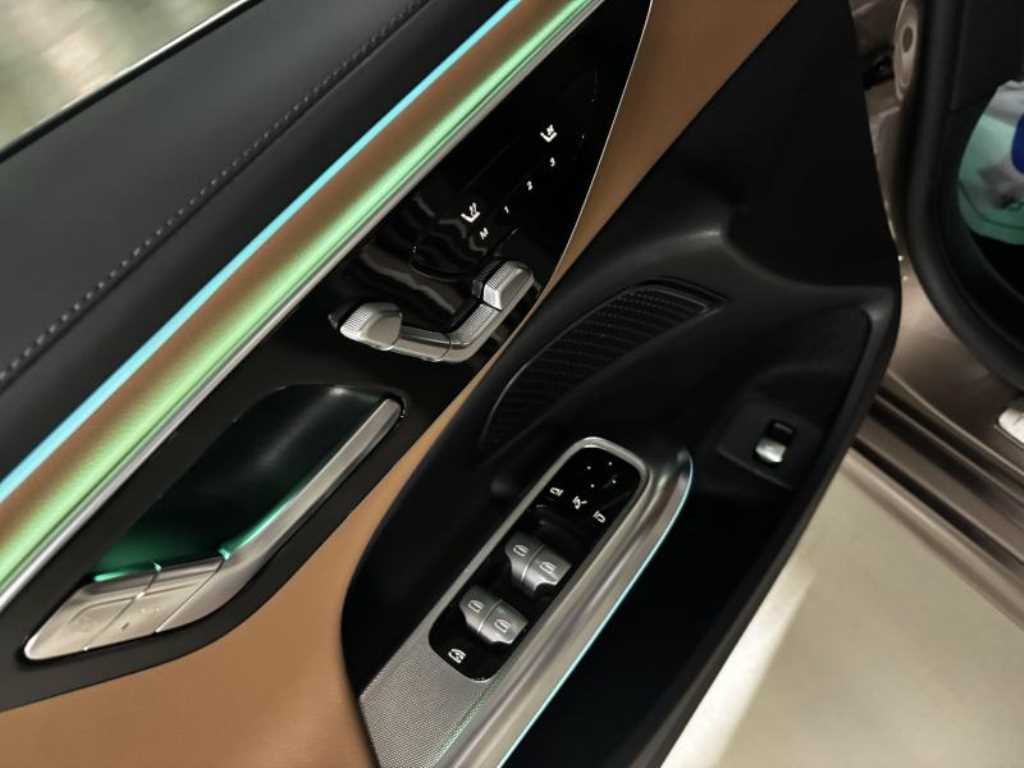 Mercedes Benz E class - Vista 10