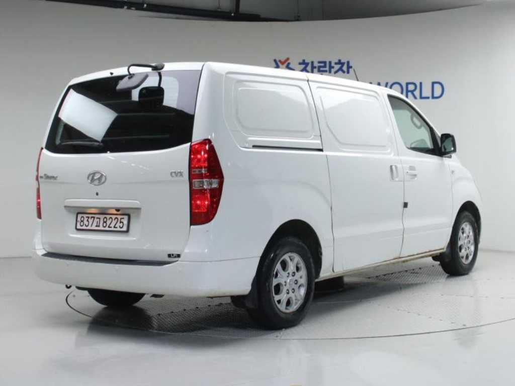 HYUNDAI Starex - Vista 2
