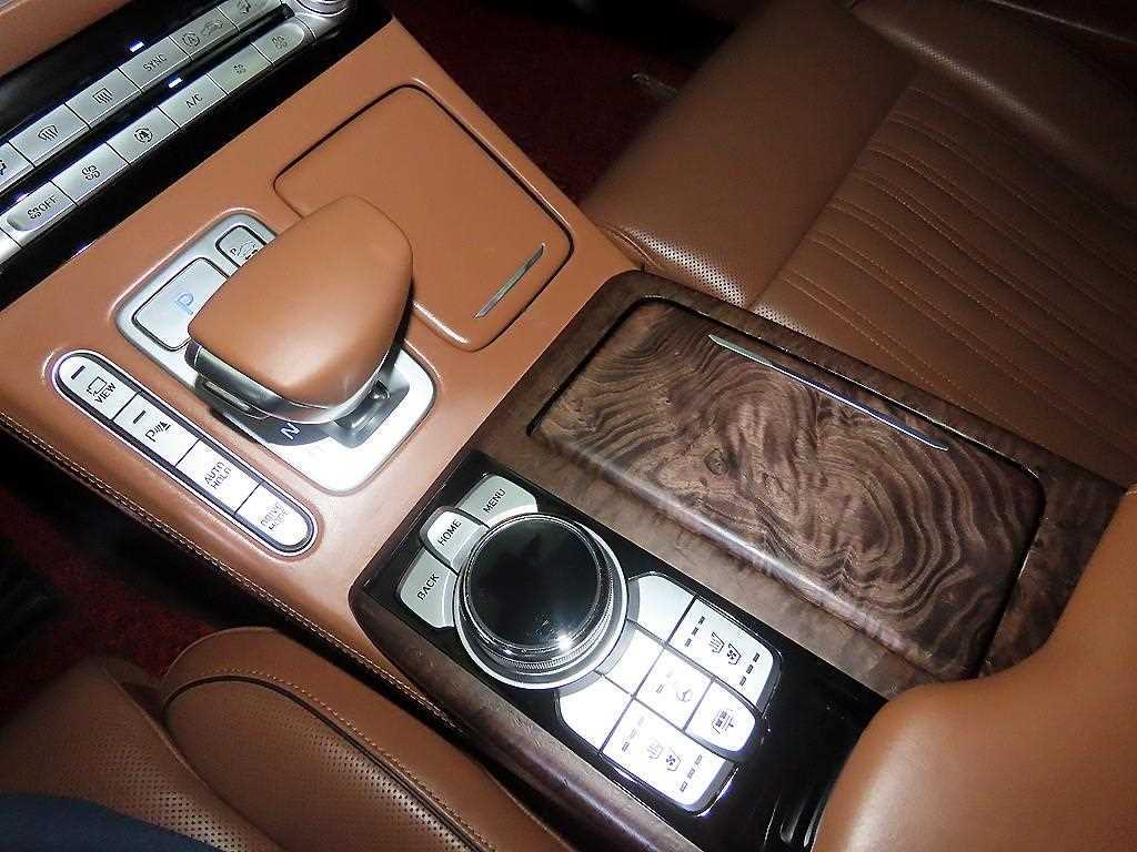 Genesis G90 - Vista 12