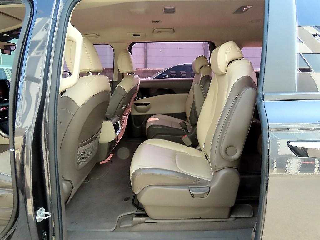 KIA Carnival - Vista 6