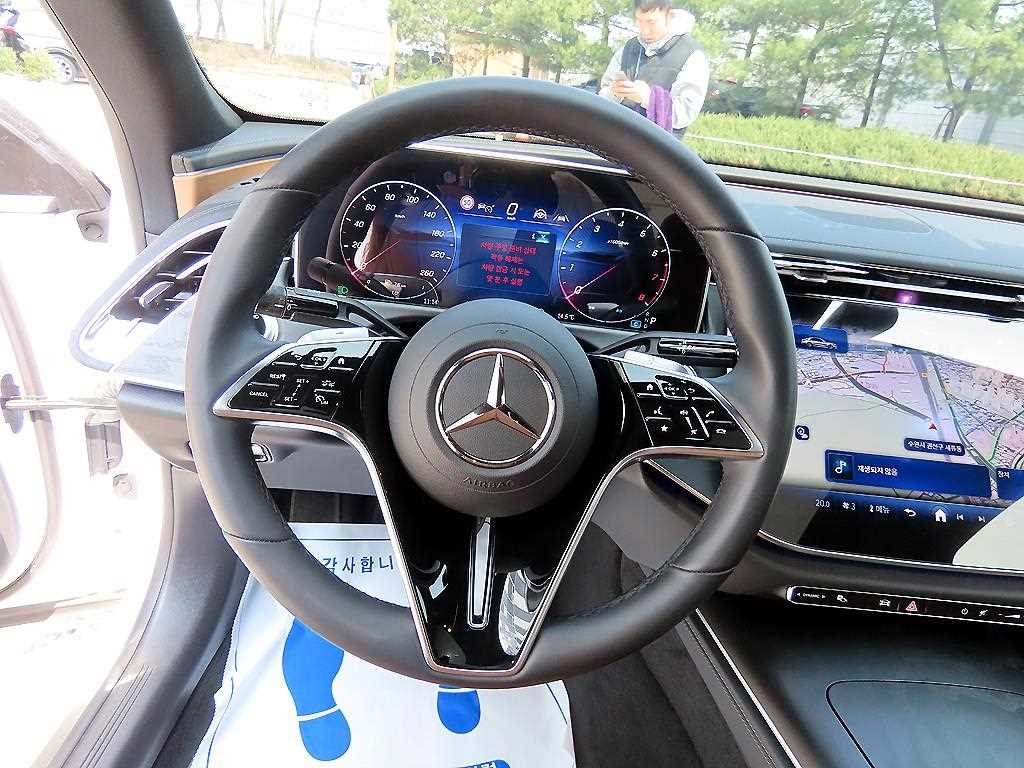 Mercedes Benz E class - Vista 8