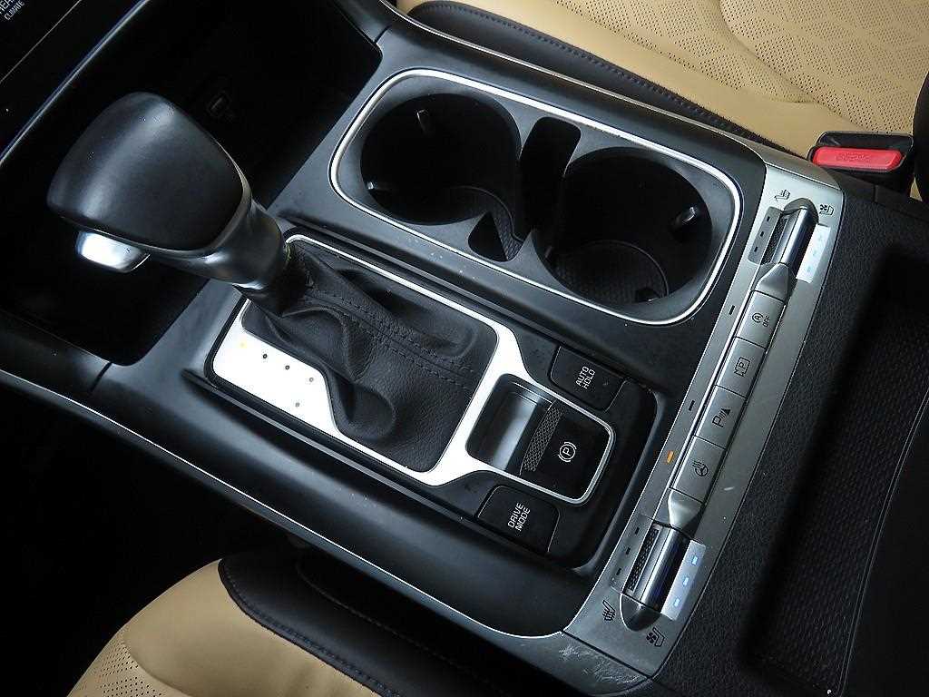 KIA Carnival - Vista 12