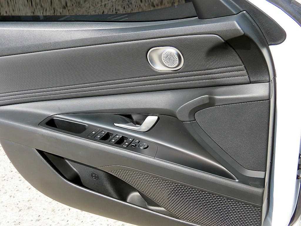 HYUNDAI Avante - Vista 11