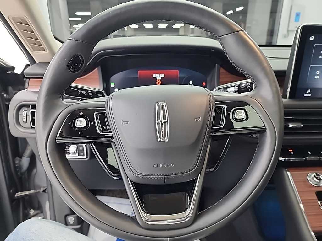 Lincoln Aviator - Vista 9