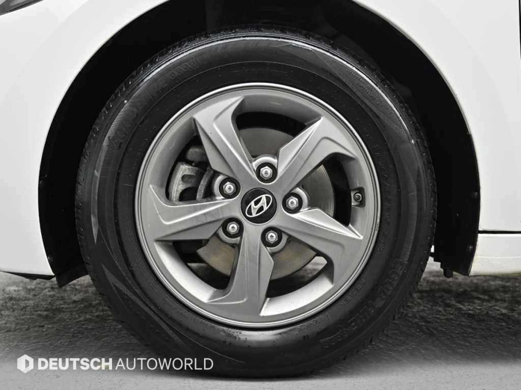 HYUNDAI Avante - Vista 5