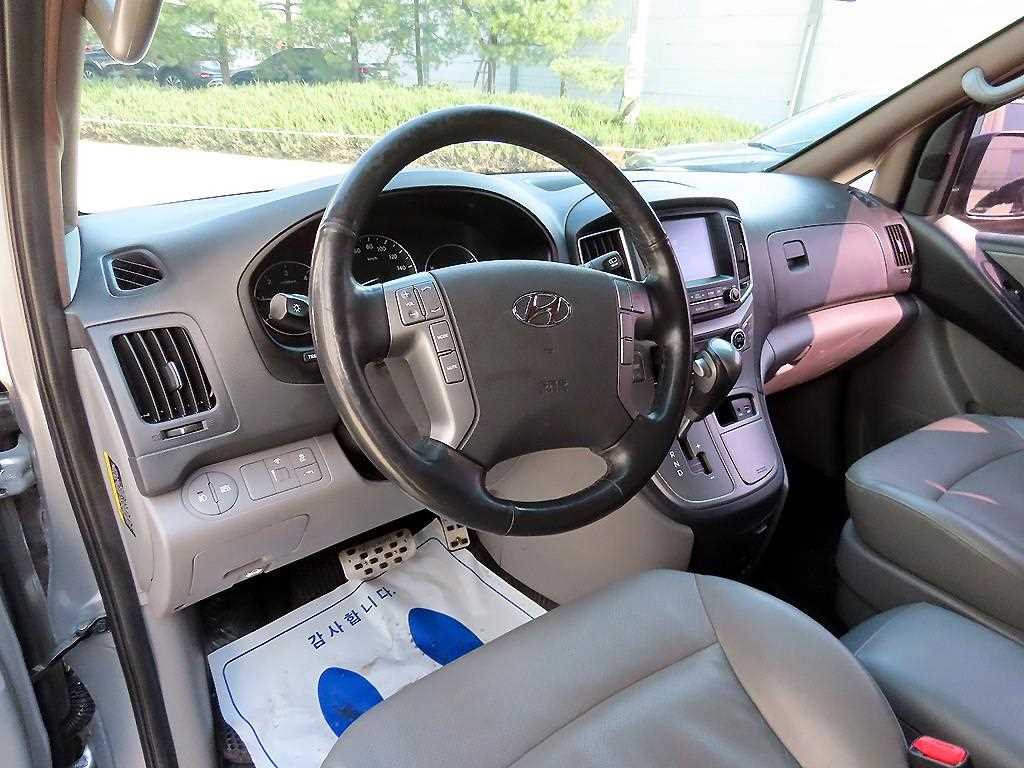 HYUNDAI Starex - Vista 7