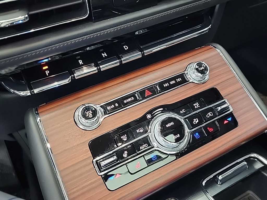 Lincoln Aviator - Vista 8